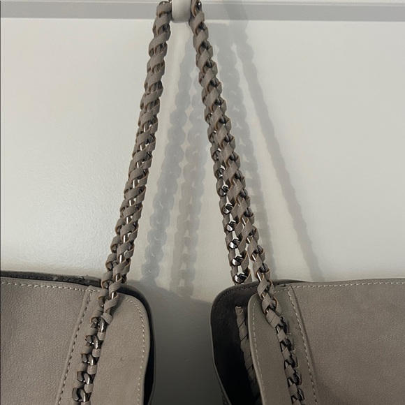 Elegant Gray Tote Bag with Chain Accents - Picture 2 of 7